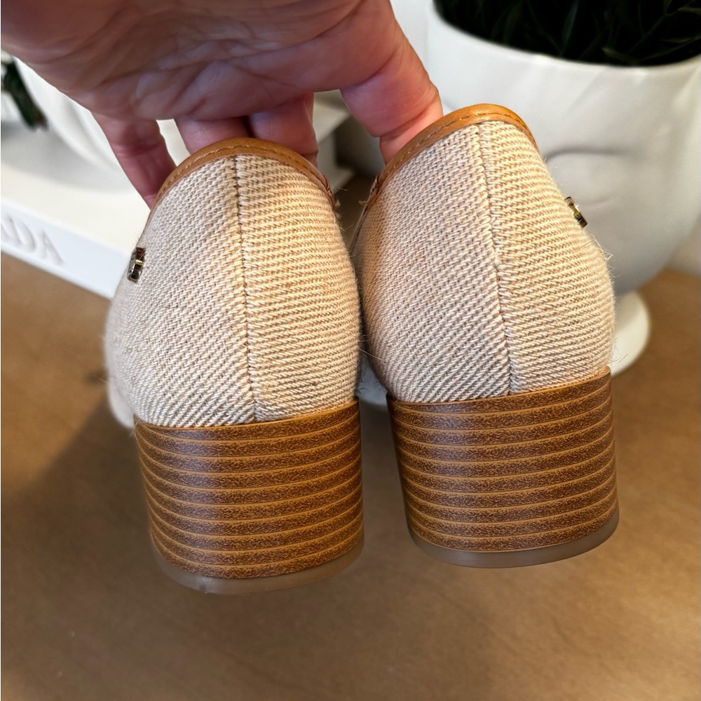 Liz Claiborne Tan and Cream Flats with Bow Detail - Picture 4 of 9